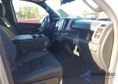 2025 Ram 1500 Tradesman 4X4 5'7 Box z USA, uszkodzony, nr VIN 1C6RRFGG2SN675364